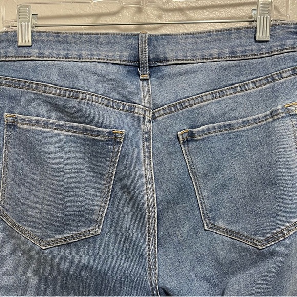 Old Navy Women’s Mid Rise Power Slim Straight Medium Wash Jeans Size 6 - Picture 5 of 8